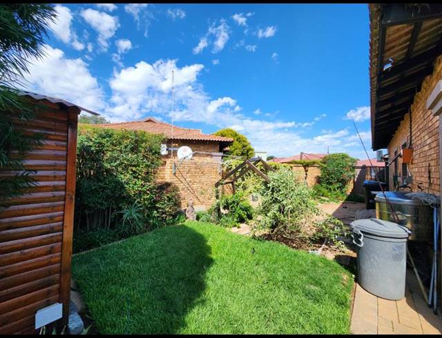 2 BEDROOM PROPERTY TO RENT IN BRENTWOOD PARK